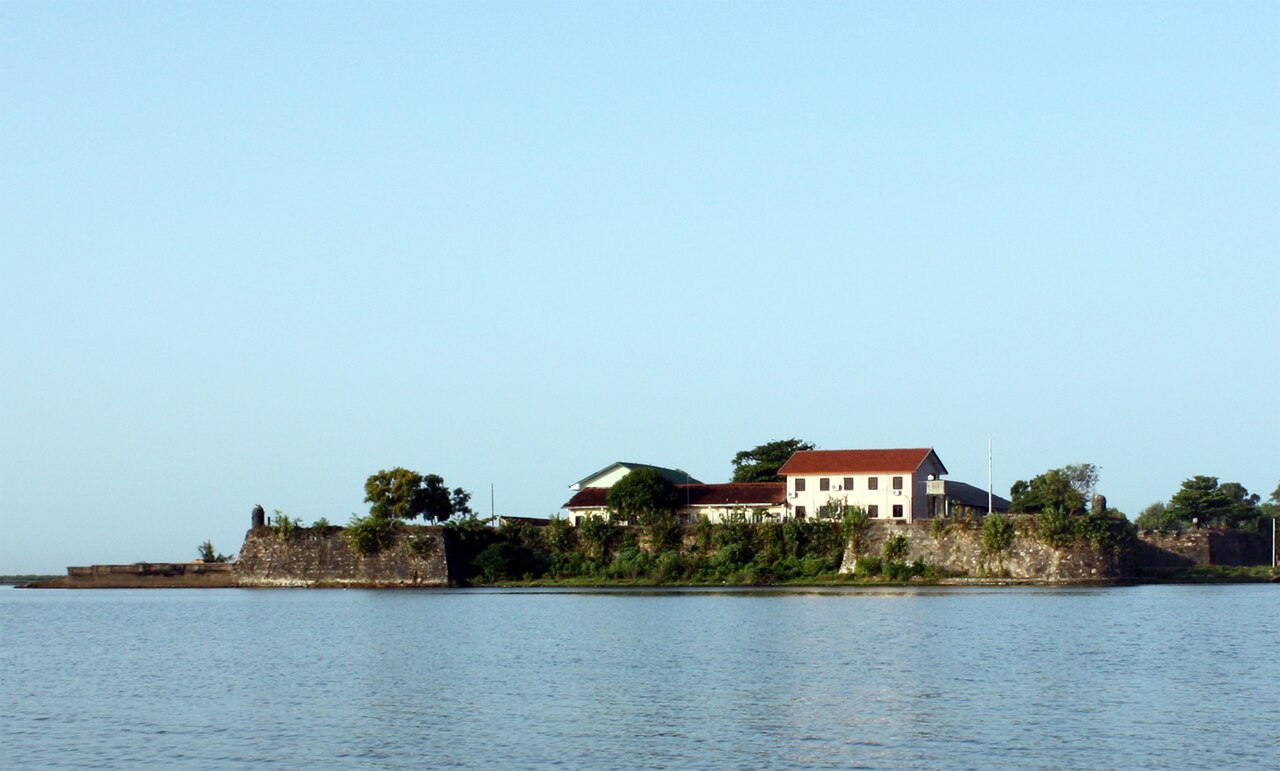 Batticaloa Dutch Fort walls beside the lagoon